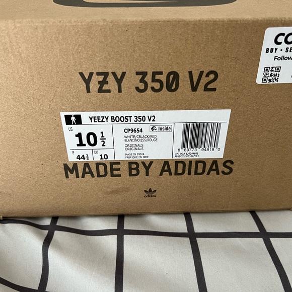Yeezy 350 V2 “Zebra” - Picture 5 of 6